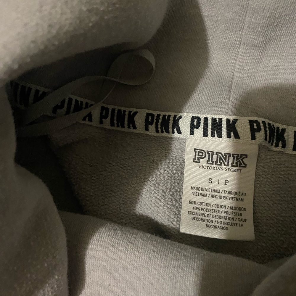 VS pink, size small